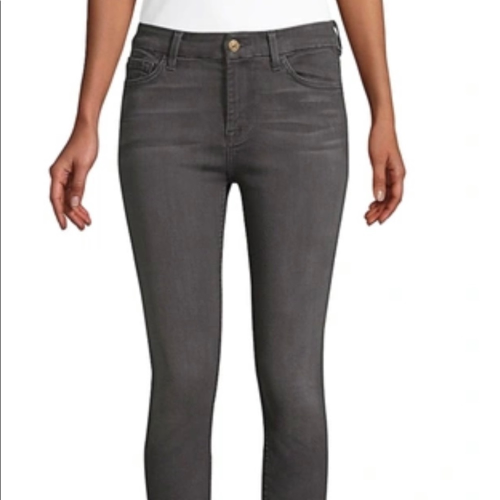 Grey skinny jeans.